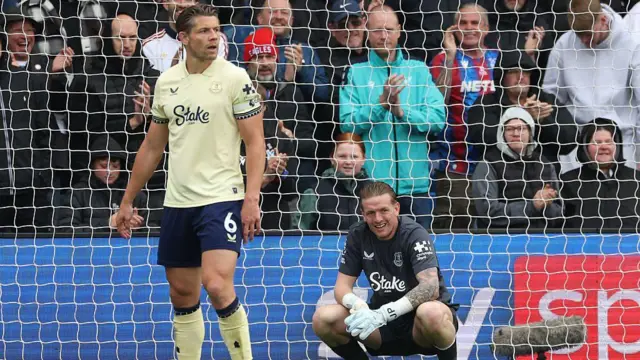 Jordan Pickford of Everton looks dejected