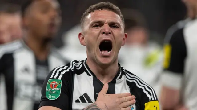 Kieran Trippier of Newcastle United celebrates after winning the 2025 Carabao Cup.