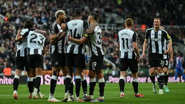 Alexander Isak of Newcastle United celebrates with his Newcastle teammates