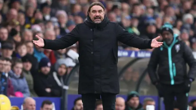 Leeds manager Daniel Farke on the sidelines with his arms outstretched