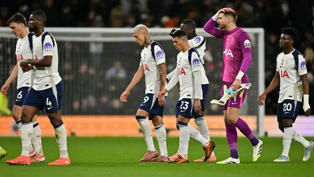 Dejected Spurs players