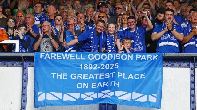 Flag that says 'Farewell Goodison Park, the greatest place on earth'