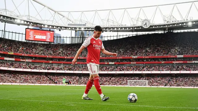 Declan Rice goes to take a corner at Emirates Stadium