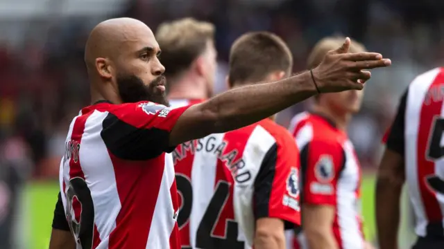 Bryan Mbeumo of Brentford celebrates