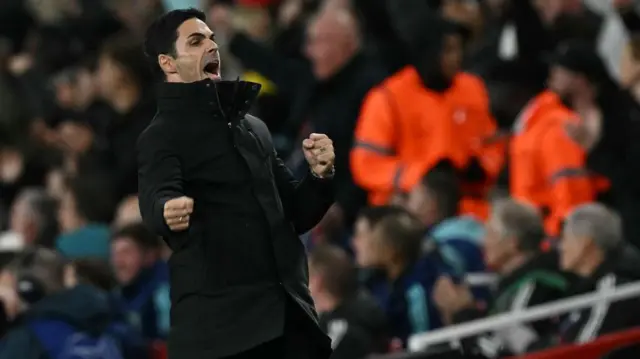 Arsenal's Spanish manager Mikel Arteta celebrate the team's opening goal