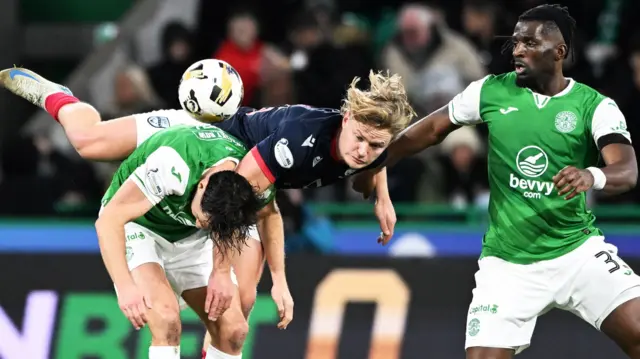 Hibs Joe Newell, Rocky Bushiri and Ross County's Alex Samuel in action during a William Hill Premiership match between Hibernian and Ross County at Easter Road