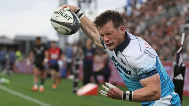 George Horne celebrates his second try