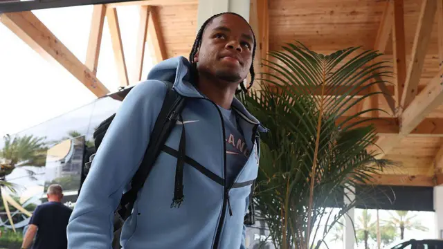 Rio Ngumoha arrives at the England camp