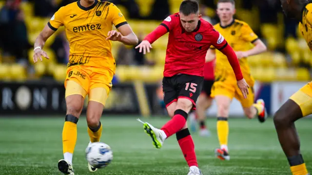 St Mirren's Caolan Boyd-Munce has a shot on target during a cinch Premiership match between Livingston and St Mirren 