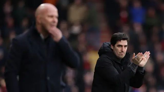 Andoni Iraola alongside Arne Slot on the sideline