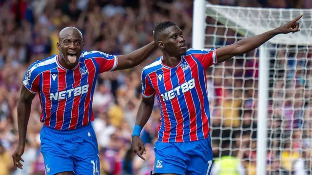 Ismaila Sarr of Crystal Palace celebrates with Jean-Philippe Mateta 