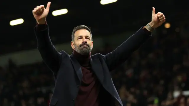 Ruud van Nistelrooy acknowledges fans