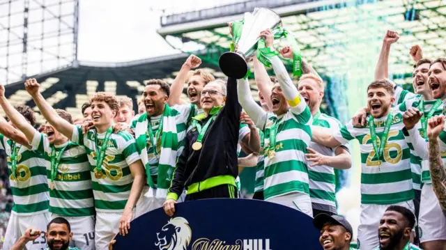 Celtic lift trophy