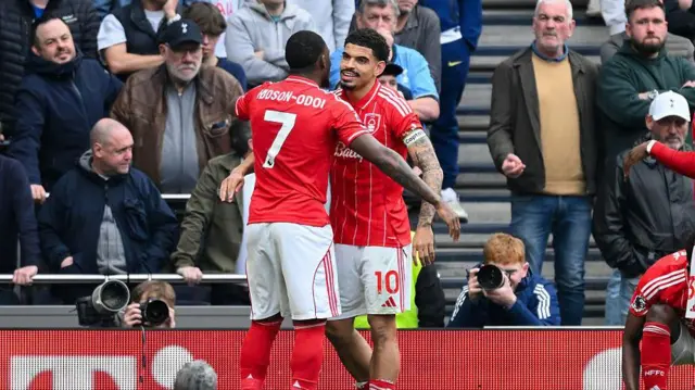 Morgan Gibbs-White celebrates with Callum Hudson-Odoi 