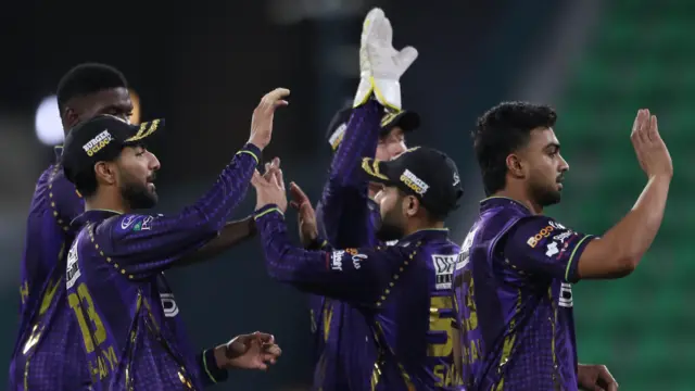 Quetta Gladiators players celebrate wicket