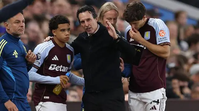 Aston Villa boss Unai Emery speaks with Bradley Burrowes during the Premier League match against Crystal Palace at Villa Park