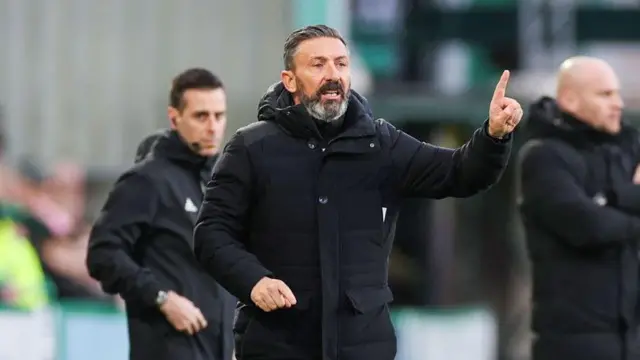 EDINBURGH, SCOTLAND - DECEMBER 29: Kilmarnock manager Derek McInnes during a William Hill Premiership match between Hibernian and Kilmarnock at Easter Road, on December 29, 2024, in Edinburgh, Scotland. (Photo by Roddy Scott / SNS Group)