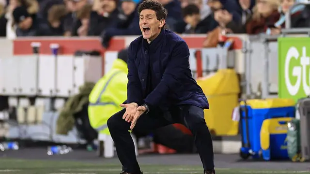 Keith Andrews on the touchline for Brentford