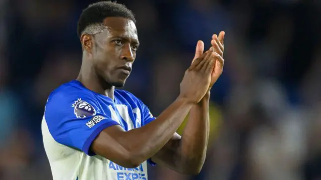 Danny Welbeck applauds fans