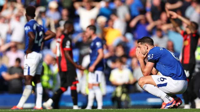 Dejected Everton players at full-time