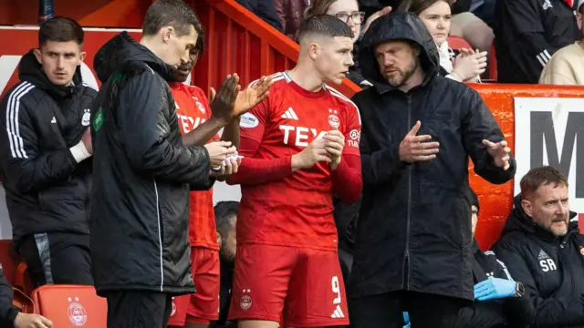 Kevin Nisbet and Jimmy Thelin at Pittodrie