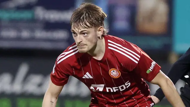 Ben Wylie in action for Portadown