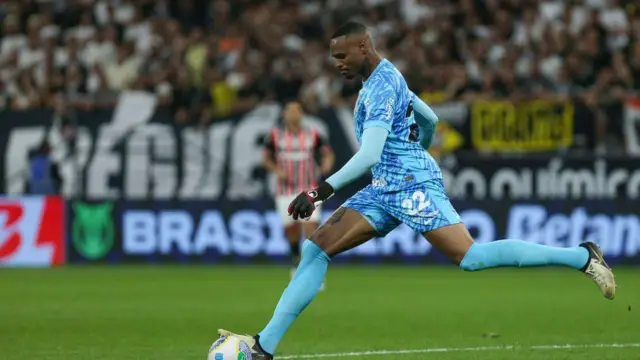 Carlos Miguel of Corinthians kicks the ball during the match between Corinthians and Sao Paulo at Neo Quimica Arena on June 16, 2024