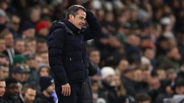 Marco Silva reacts on the touchline against Manchester City