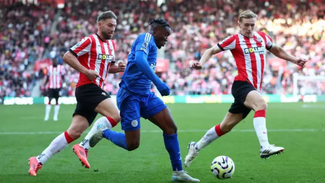 Abdul Fatawu dribbles with the ball for Leicester