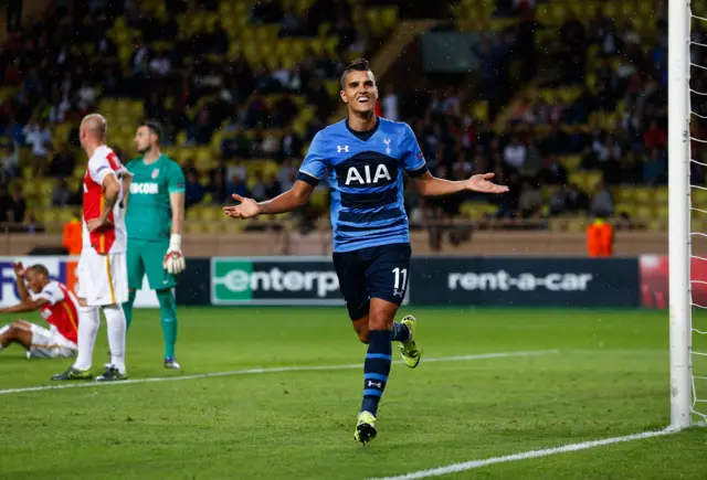 Erik Lamela celebrates