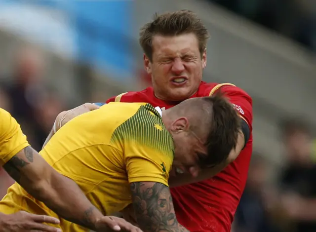 Sean McMahon tackles Dan Biggar
