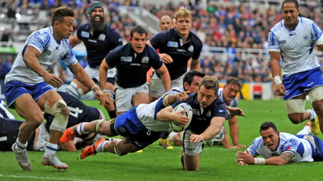 Greig Laidlaw scores the try