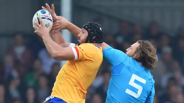 Romania win the line-out