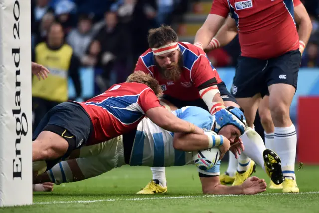 Matias Alemanno scores a try