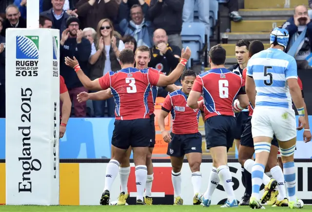 Johan Tromp celebrates scoring his try