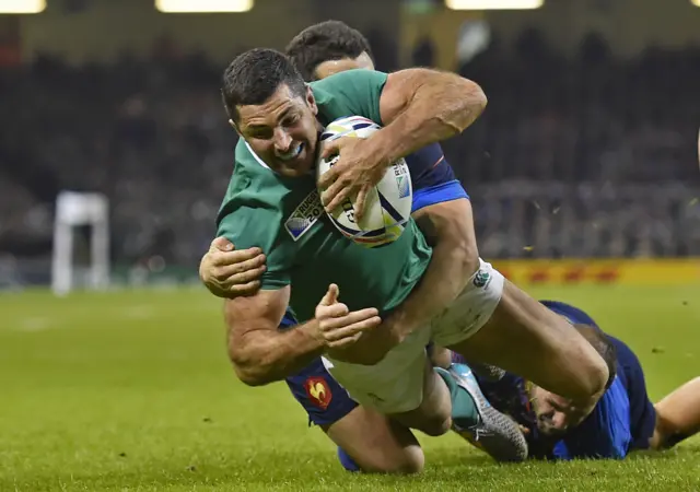 Rob Kearney scores a try