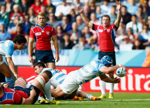 Lucas Noguera Paz scores for Argentina