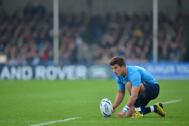 Tommaso Allan lines up his penalty