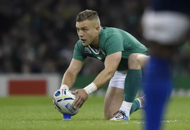 Ian Madigan linews up his kick