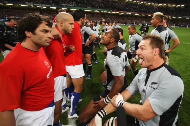 France face the haka in 2007