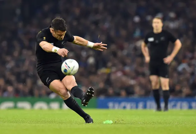 Dan Carter kicks a penalty