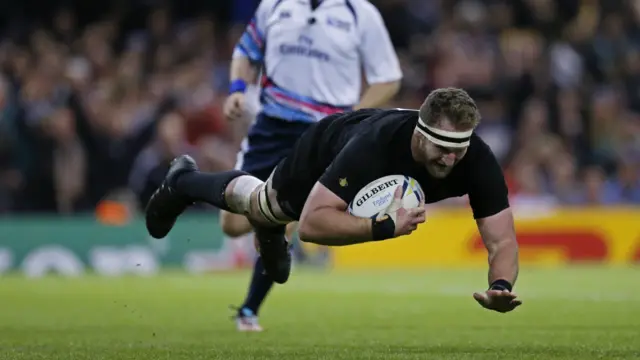 Kieran Read scores a try