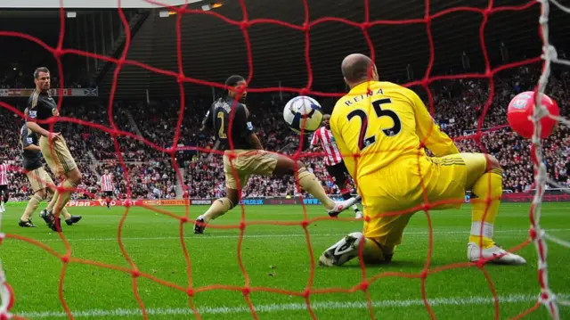 Darren Bent goal v Liverpool