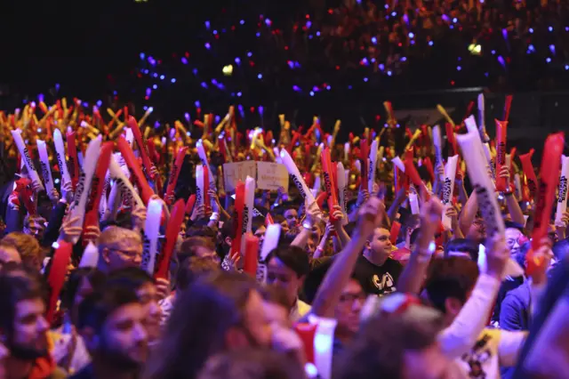 Wembley esport crowd