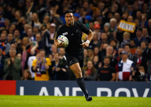 Julian Savea scores a try