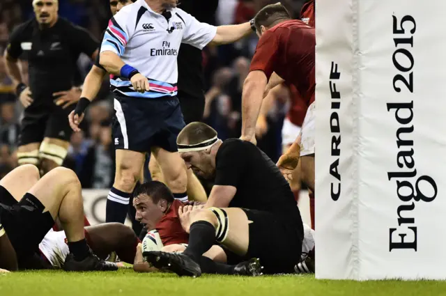 Louis Picamoles scores a try