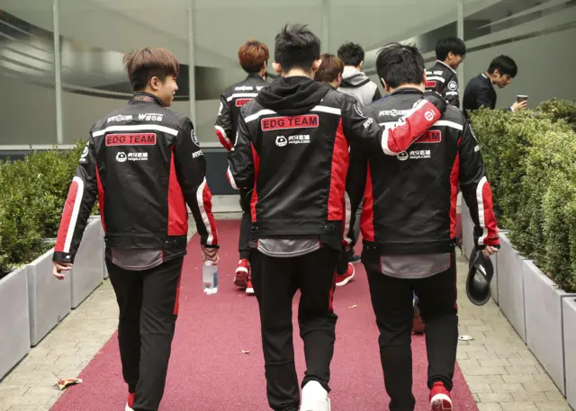 Edward Gaming get ready to play