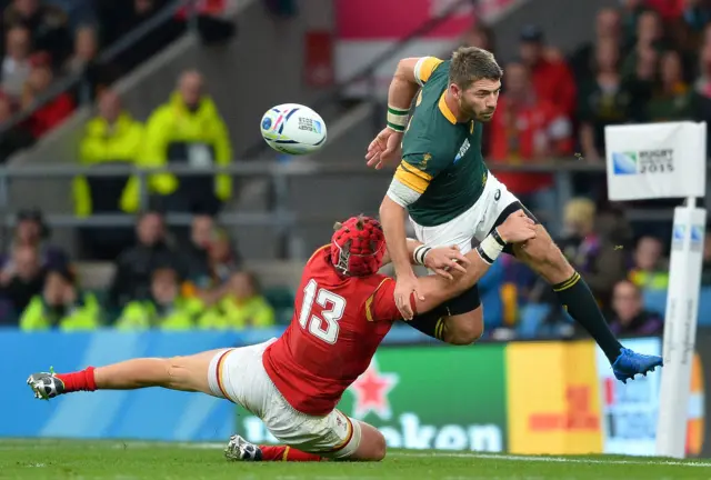 Willie le Roux is tackled