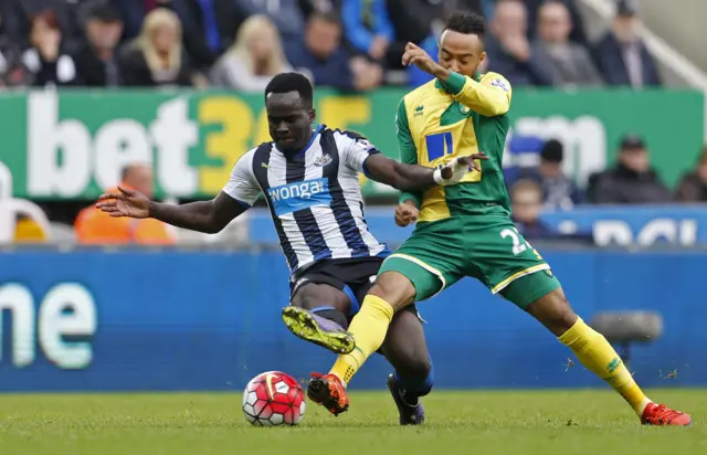 Cheick Tiote and Nathan Redmond