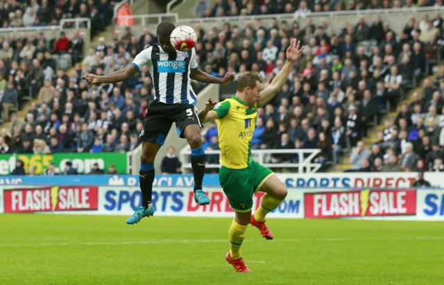 Georginio Wijnaldum heads home Newcastle's second goal